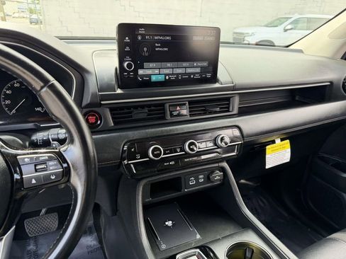 Used 2025 Honda Pilot EX-L image 29