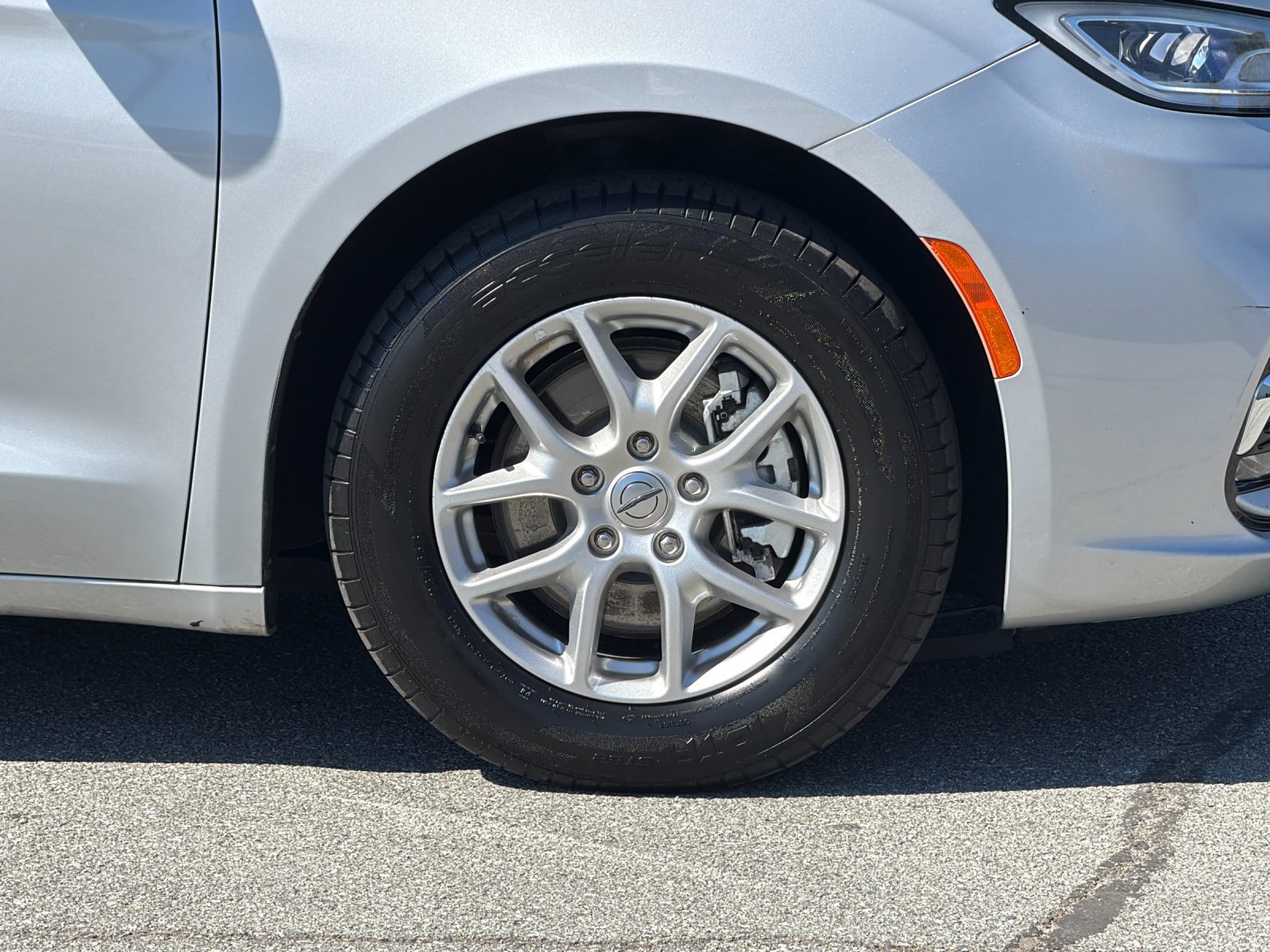 Used 2024 Chrysler Pacifica Touring-L FWD image 35