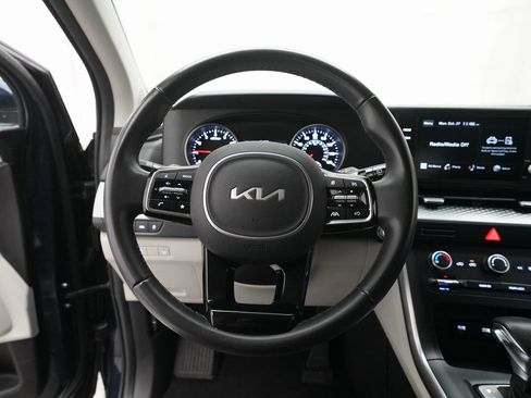 Certified 2024 Kia Carnival LX image 4