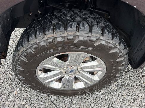 Used 2018 Ford F150 Lariat w/ Equipment Group 502A Luxury AWD/4WD image 12