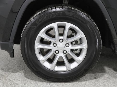 Used 2022 Jeep Grand Cherokee Laredo E w/ Security & Convenience Group image 23