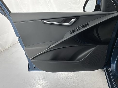 New 2025 Kia Niro EX Touring image 18