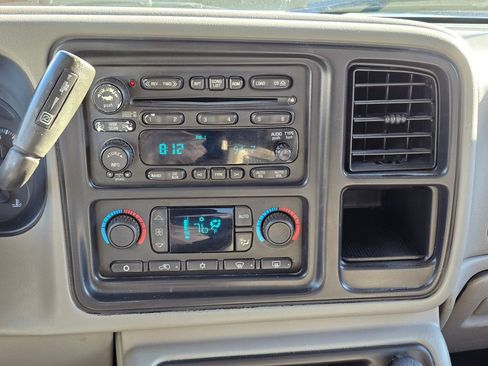 Used 2005 GMC Sierra 2500 SLT w/ Heavy-Duty Power Package image 28