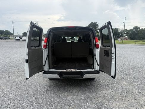 Used 2020 Chevrolet Express 3500 LT w/ LT Preferred Equipment Group RWD image 14