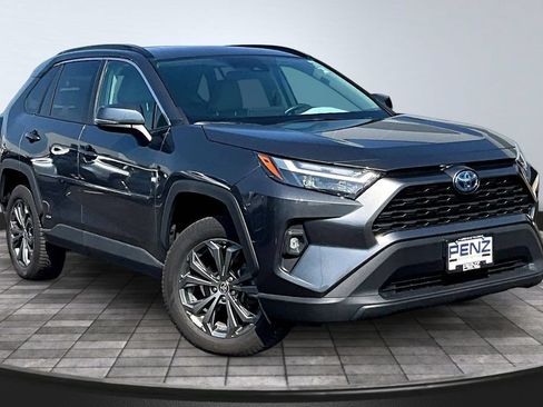 Used 2022 Toyota RAV4 XLE Premium AWD/4WD image 3