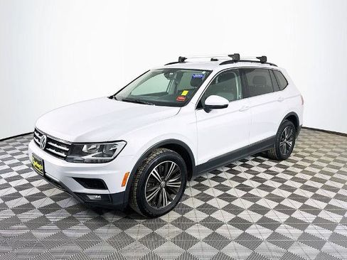 Used 2018 Volkswagen Tiguan SE w/ 18" Alloy Wheels Package image 3