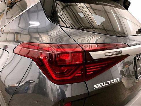 Used 2022 Kia Seltos EX AWD/4WD image 28
