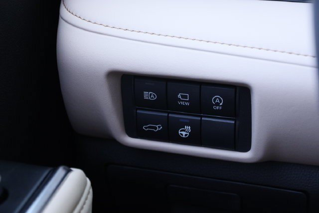 Used 2024 Toyota Highlander Platinum FWD image 25