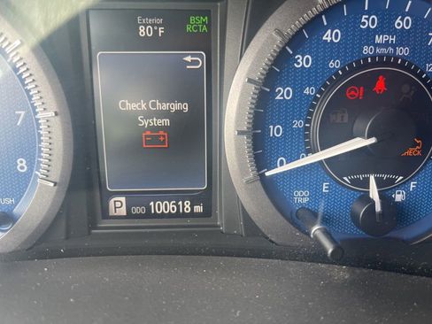 Used 2018 Toyota Sienna XLE w/ XLE Navigation Package FWD image 5