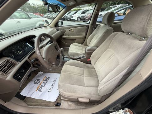 Used 2000 Toyota Camry CE w/ Value Pkg 1 FWD image 9