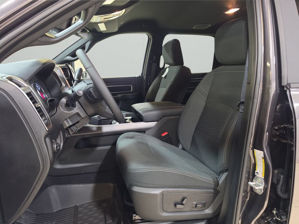 New 2027 RAM 3500 Big Horn AWD/4WD image 13
