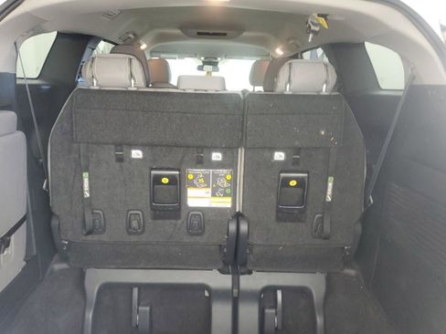 Used 2025 Toyota Sienna LE image 8
