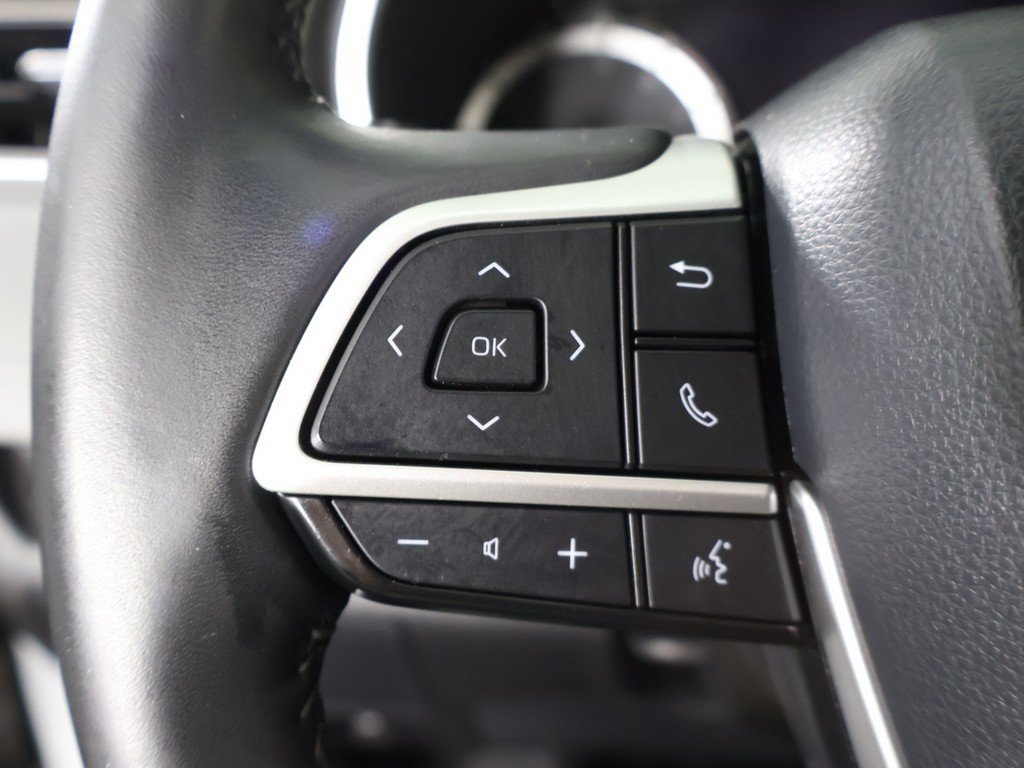 Used 2024 Toyota Highlander XLE AWD/4WD image 47
