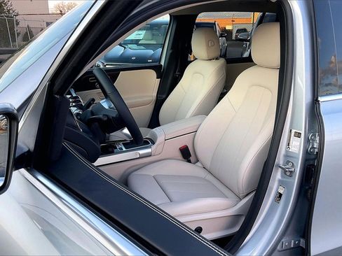 New 2026 Mercedes-Benz GLB 250 4MATIC image 9