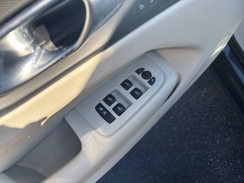 Certified 2023 Volvo XC60 B5 Plus w/ Protection Package Premier image 14