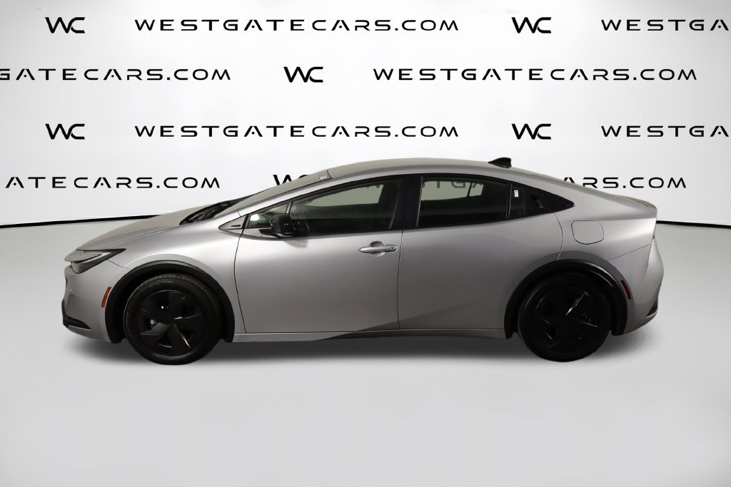 Used 2026 Toyota Prius LE FWD image 5