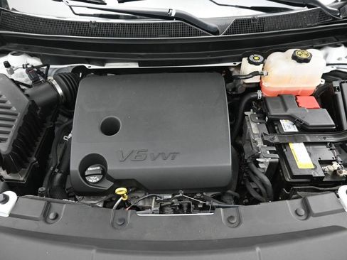 Used 2023 Chevrolet Traverse LT image 30