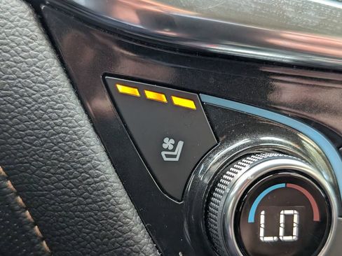 Used 2024 Chevrolet Equinox Premier image 31