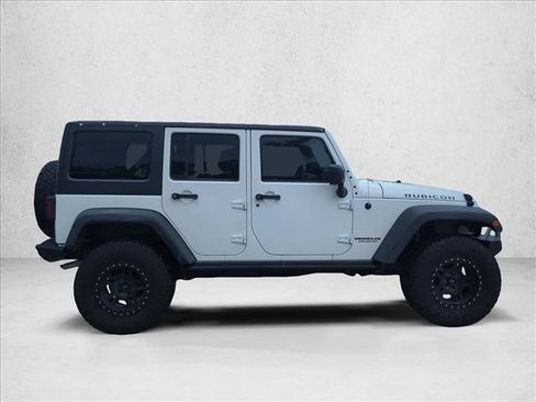 Used 2015 Jeep Wrangler Unlimited Rubicon w/ Connectivity Group AWD/4WD image 4