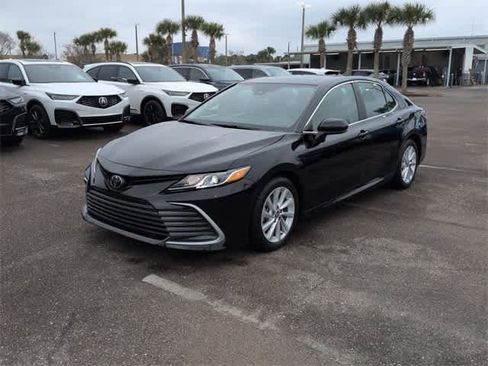 Used 2024 Toyota Camry LE image 4