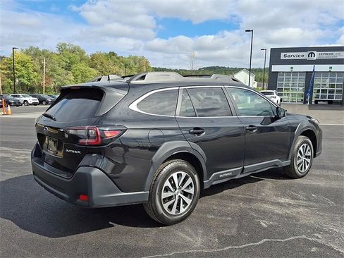 Used 2023 Subaru Outback Premium image 11