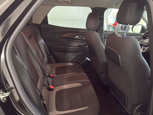 Used 2024 Chevrolet TrailBlazer LT w/ Convenience Package FWD image 12