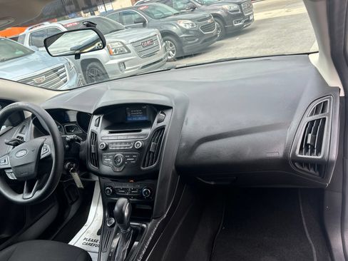 Used 2017 Ford Focus SE FWD image 17