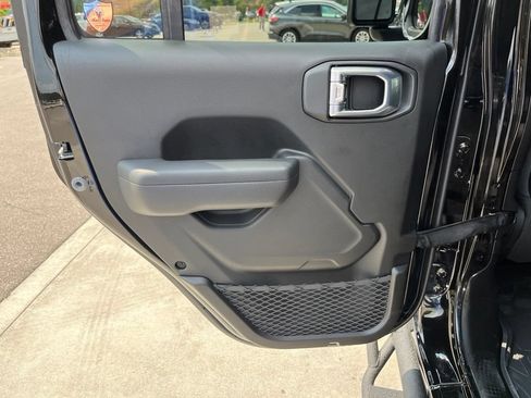 Used 2026 Jeep Wrangler Unlimited Rubicon w/ Steel Bumper Group AWD/4WD image 17