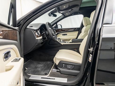 Used 2024 Bentley Bentayga Extended Wheelbase image 12