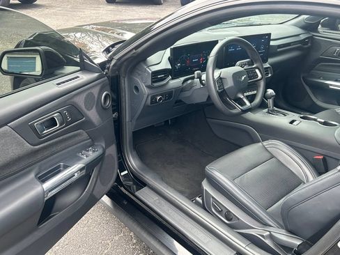 Used 2025 Ford Mustang Coupe RWD image 11