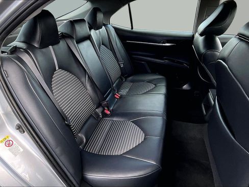 Used 2019 Toyota Camry SE image 24