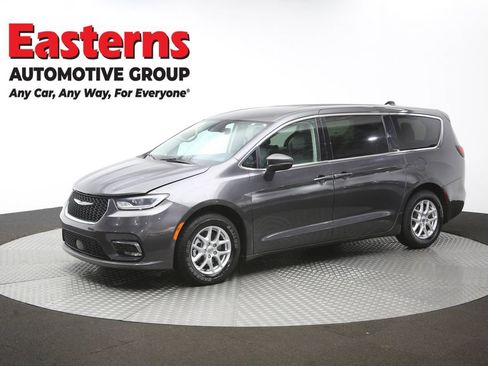Used 2023 Chrysler Pacifica Touring-L FWD image 58
