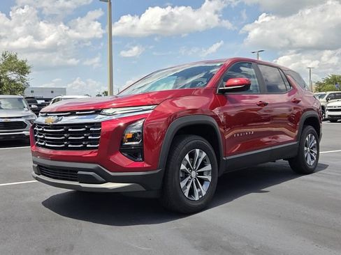 Used 2025 Chevrolet Equinox LT w/ Safety and Technology Package FWD image 2