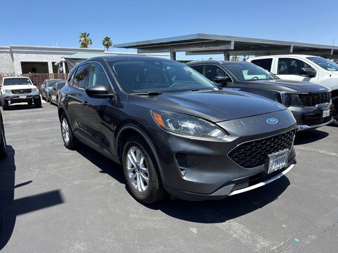 Used 2020 Ford Escape SE FWD image 2
