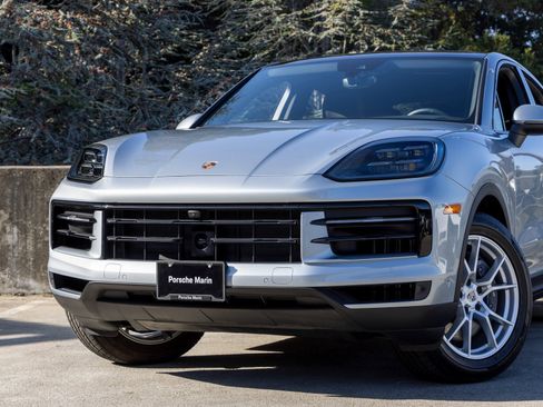 Certified 2025 Porsche Cayenne Coupe image 7