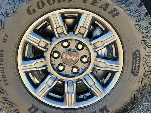 Used 2024 GMC Sierra 1500 AT4X AWD/4WD image 7