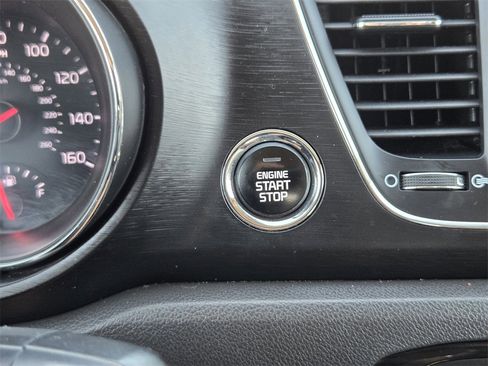 Used 2017 Kia Sedona LX w/ LX Essentials Premium Package image 21