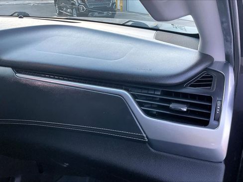 Used 2018 Chevrolet Suburban LT image 17