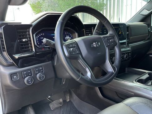 Used 2024 Chevrolet Silverado 2500 ZR2 image 9