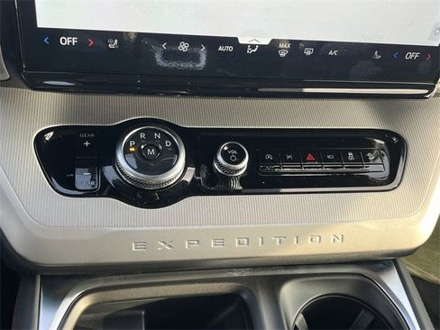 New 2025 Ford Expedition Active image 17