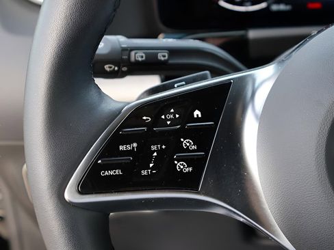 Certified 2025 Mercedes-Benz GLA 250 4MATIC image 32