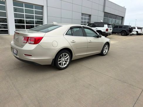 Used 2016 Chevrolet Malibu LT w/ Power Convenience Package FWD image 3
