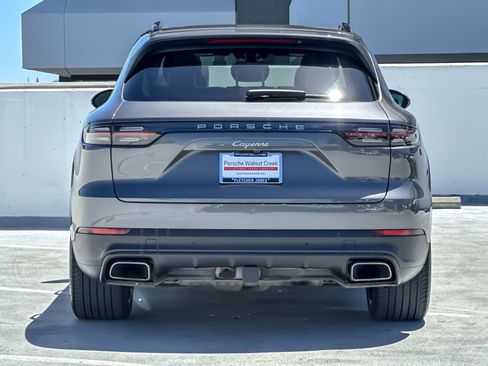 Used 2023 Porsche Cayenne AWD/4WD image 7