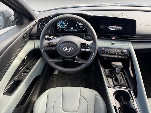 New 2025 Hyundai Elantra Limited w/ Cargo Package image 12