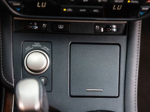 Used 2016 Lexus ES 350 w/ Luxury Package w/Wood Trim FWD image 44