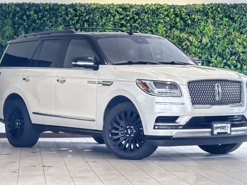 Used 2019 Lincoln Navigator Reserve AWD/4WD image 2