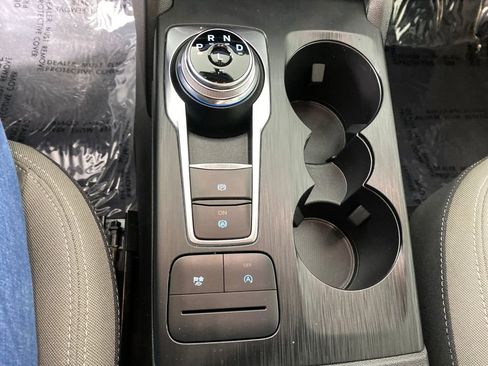 Used 2020 Ford Escape SE image 21