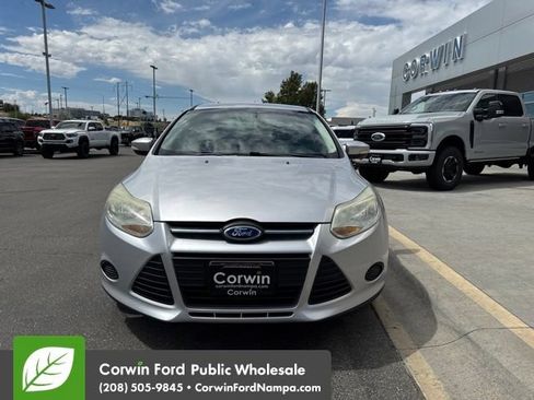 Used 2014 Ford Focus SE FWD image 2