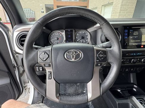 Used 2017 Toyota Tacoma Limited w/ Tow Package AWD/4WD image 22