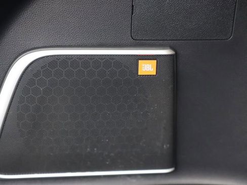 Used 2022 Toyota Venza XLE image 10